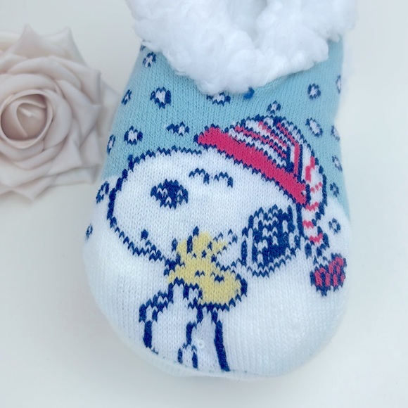 Snoopy slipper socks, shoe size 4-10, NWT, Winter soft blue snow design - Picture 5 of 11